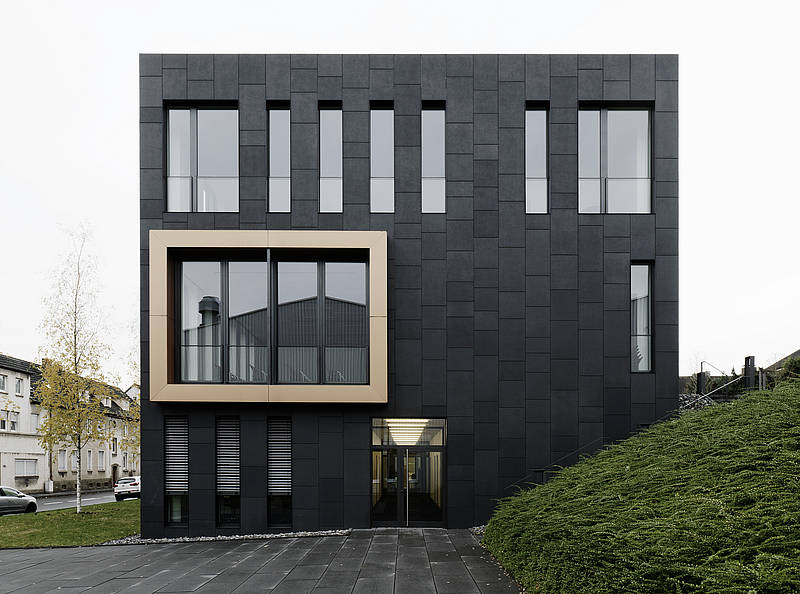 Photo of multifunctional building for the Winner Spedition.
